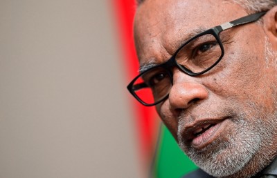 ޔާމީނާއި މުއިއްޒުގެ މެދުގައި އަބްދުއްރަހީމްގެ ނާޒުކް ވަގުތުކޮޅެއް!