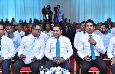 ޔާމީނާއި މުއިއްޒުގެ މެދުގައި އަބްދުއްރަހީމްގެ ނާޒުކް ވަގުތުކޮޅެއް!