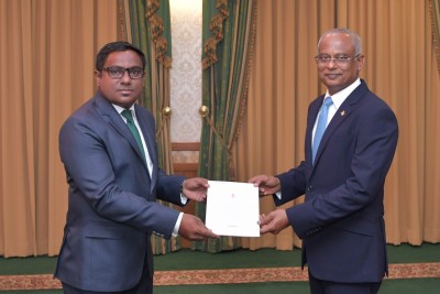 ޕްރޮފެޝަނަލް މާހައުލެއް ނެތް ކަމަށް ބުނެ އަމްޖަދު ޓްރިބިއުނަލުން އިސްތިއުފާ ދެއްވައިފި