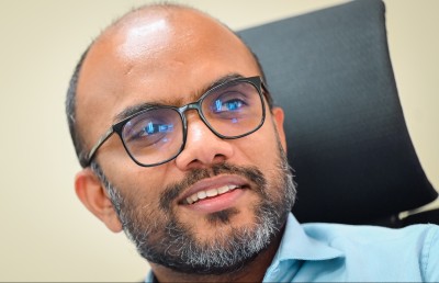 އަބްދުއްރަހީމްގެ ވަރުގަދަ ރައްދެއް އަމީރަށް، އޮޅުވާލުމުގެ ނަތީޖާ އަދިވެސް ނުފެންނަނީތޯ؟