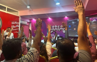 ޔާމީނާއި މުއިއްޒުގެ މެދުގައި އަބްދުއްރަހީމްގެ ނާޒުކް ވަގުތުކޮޅެއް!