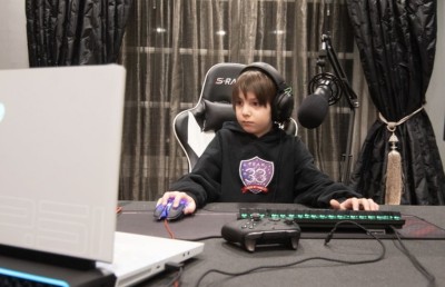 ފޯޓްނައިޓް ޓީމަކަށް 8 އަހަރުގެ ކުއްޖެއް 33،000 ޑޮލަރަށް