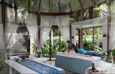 ކެނެޑާ ދެމަފިރިއަކު ރާއްޖޭގައި އެއް އަހަރުުގެ ޗުއްޓީއެއްގައި