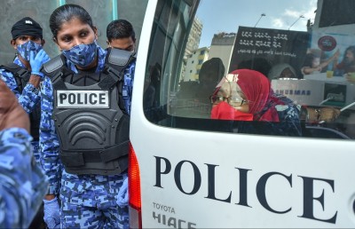 އިދިކޮޅު މުޒާހަރާ ރޫޅާލައި 31 މީހުން ހައްޔަރުކޮށްފި
