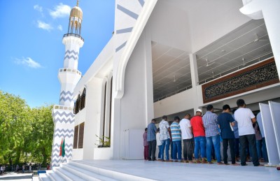 ހުވާކުރާ ދުވަހު އިސްލާމީ މަރުކަޒަށް ދާ މީހުން މިސްކިތުގެ ދެކުނާއި އިރުމަތީ ފަޅި ބޭނުންކުރަން އަންގައިފި