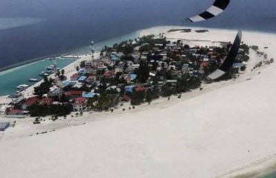 ދ. މީދޫގެ ތިން ކައުންސިލަރުން ސަސްޕެންޑުކޮށްފި