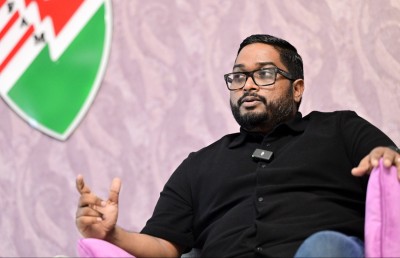 8 އަހަރު: ބައްސާމް ކިންގު ހައްދާފައި ކުލަބުތަކުން ނެށީ!