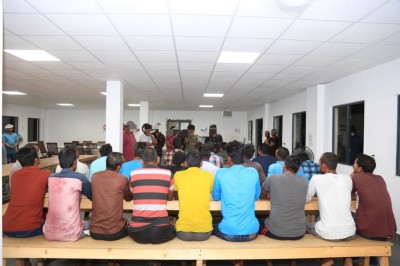 ރިސޯޓެއް ތަރައްގީ ކުރާ ރަށެއްގައި ބިދޭސީން ހަމަނުޖެހުން ހިންގަނީ