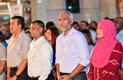ވަޒީރުން ތިއްބެވީ ރައްޔިތުންނަށް ހިދުމަތް ކުރަން ކެތްމަދުވެފައި: ރައީސް