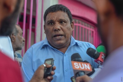 ހާޓްއެޓޭކެއް ޖެހިގެން ކުރީގެ މެމްބަރު މުސްތަފާ އެޑްމިޓްކޮށްފި