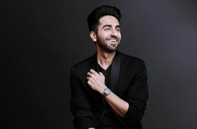 އަޔޫޝްމަން ދެން ކުޅޭނީ އެތްލީޓެއްގެ ރޯލު