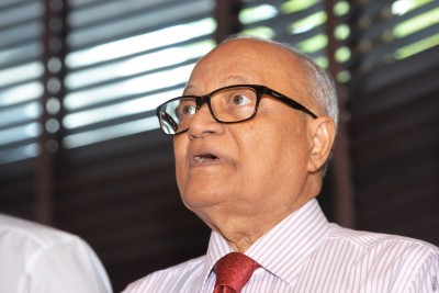 ފުލުހުން ގަޔަށް ކުޅުޖެހި މީހުން އިންސާފުގެ ކުރިމައްޗަށް ގެންނަން މައުމޫން ގޮވާލައްވައިފި