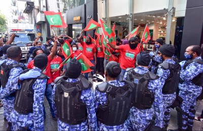 ކަރަންޓީނު ނުވެ ކެމްޕެއިނަށް ރަށްރަށަށް ދެވޭ ގޮތް ހަދައިފި