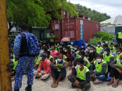 ހުޅުމާލެ ބިދޭސީންގެ މުޒާހަރާ: ހައްޔަރުކުރި 41 މީހުން ގައުމަށް ފޮނުވާލައިފި