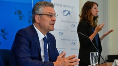 ކޮވިޑްގެ ކޭސްތައް އިތުރުވާތީ ޖަރުމަނުގެ ޕަބްލިކް ހެލްތު އޭޖެންސީގެ ވެރިޔާ ކަންބޮޑުވުން ފާޅުކުރައްވައިފި