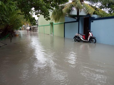 ފުނަދޫގައި ފެންބޮޑުވެ ބައެއް ގެތަކަށް ފެން ވަދެއްޖެ