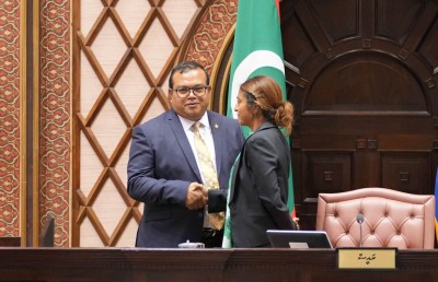 އީވާ މަގާމުން ވަކި ކުރަން ނޯޓިސް ދީފި، ޖަވާބުދާރީވާން 30 މިނިޓް