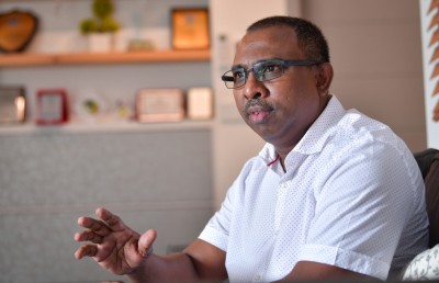 ވެކްސިން ޖެހުން ލަސްކުރެވުނީތީ ހިތާމަ ކުރަން: އާޒިމް