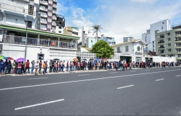 ވެކްސިން ކިއުގައި ރައްކާތެރިކަމެއް ނެތް، ފާޑުކިޔުން އެޗްޕީއޭއަށް