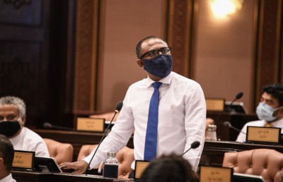 މި ސަރުކާރުގެ 60 ޕަސެންޓް ވަޒީރުން މަސައްކަތް ކުރަނީ އެމްޑީޕީ ބަދުނާމުވާ ގޮތަށް: އާޒިމް