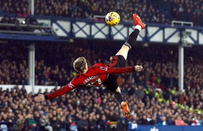 ގަނާޗޯގެ ބައިސްކަލް ކިކް ގޯލުން ރޮނާލްޑޯ އާއި ރުނީއާ އެއްފަދަ ކުރަނީ