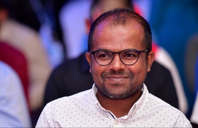 ފިޔާޒު އިންފޮމޭޝަން ކޮމިޝަނަރުގެ މަގާމުން އިސްތިއުފާ ދެއްވައިފި