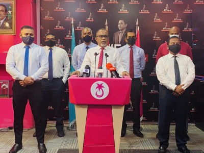 ކަނޑުމަތީ މުޒާހަރާއާ ގުޅިގެން އިދިކޮޅު ލީޑަޝިޕް ފުލުހަށް ހާޒިރުވާން އަންގައިފި