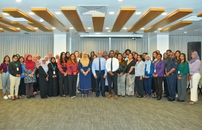 ސިޔާސަތު ކަނޑައެޅުމާއި ތަރައްގީގައި އަންހެނުންގެ ބައިވެރިވުން އިތުރުކުރަން ޖެހޭ: ފަސްޓް ލޭޑީ