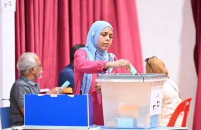ޑިމޮކްރެޓްސްގެ ފުރަތަމަ ފިޔަވަޅު ޑިމޮކްރެސީ އާ ދުރަށް!