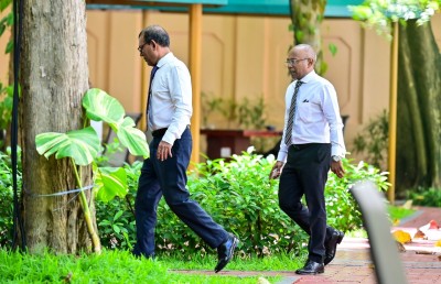 ޑިމޮކްރެޓްސްގެ ފުރަތަމަ ފިޔަވަޅު ޑިމޮކްރެސީ އާ ދުރަށް!