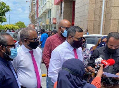 އަދުރޭއާއި ޝިޔާމް ވެސް 1،000 ރުފިޔާއިން ޖޫރިމަނާ ކޮށްފި