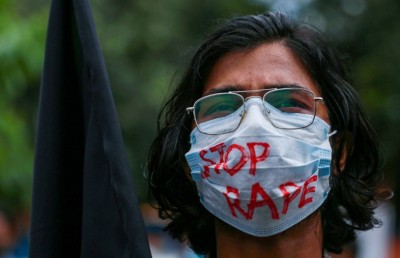 ރޭޕް މައްސަލައެއްގައި ހައްޔަރު ނުކުރާ ކަމަށް ބުނެ މުޒާހަރާ