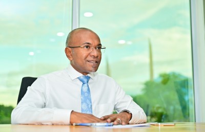 ޑިމޮކްރެޓްސްގެ ފުރަތަމަ ފިޔަވަޅު ޑިމޮކްރެސީ އާ ދުރަށް!
