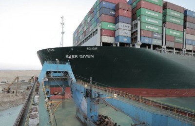 ސުއޭޒް ކެނަލްގައި ބީހުނު ބޯޓު ފުންކޮށްފި