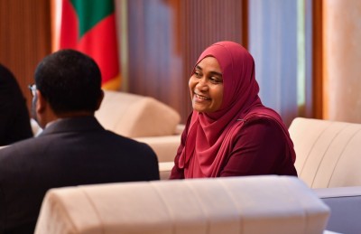 ފަސްޓް ލޭޑީއަށް ވަޒީފާގައި ދެމިހުންނެވޭ ގޮތަށް ހެދި އުސޫލާ ގުޅިގެން ސީއެސްސީ ކޮމިޓީއަށް ހާޒިރުކުރަނީ