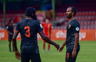 އަޔާގެ ގޯލުން ދަ ގްރާންޑޭ އިން އީގަލްސްއާ އެއްވަރުކޮށްފި