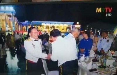 މިއަންމާގެ އެންމެ ލޭއޮހޮރުވުން ބޮޑު ދުވަހަށް ފަހު ބަޣާވާތުގެ ލީޑަރުން ޕާޓީކުރުމުގައި