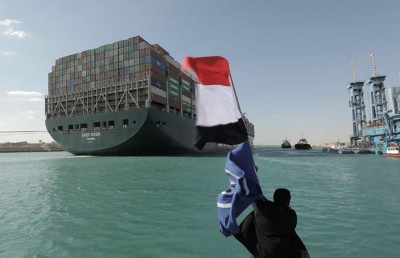 ސުއޭޒް ކެނަލްގައި ބޯޓު ހުރަސްވި ގޮތް ބަލަން ތަހުގީގު ފަށައިފި