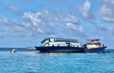 ދަނބިދޫ ބޯޓެއް ވެސް މުދަލާ އެކު ފަރަށް އަރައިފި