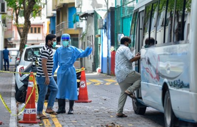 ކޮވިޑްގެ ނުބައި ނަތީޖާއަކާ އެކު އާއިލާއެއް ހާލުގައި ޖެހިފައި!