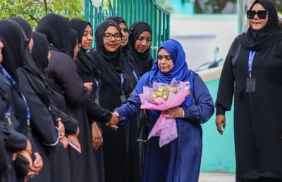 43 އަހަރުގެ ހިދުމަތަށްފަހު ސުލްތާނާ މިސްގެ ވަދާއީ ސަލާން؛ އެންމެން ރޮއްވާލައިފި