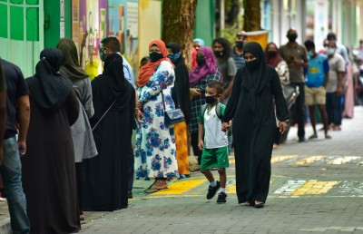 މަހަކަށް ވުރެ ގިނަ ދުވަހަށް ފަހު މާލެ ސަރަހައްދުގެ ދަރިވަރުން ސްކޫލަށް