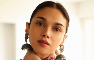 ބޮލީވުޑްގެ ޚަބަރުތައް ކުރުކޮށް