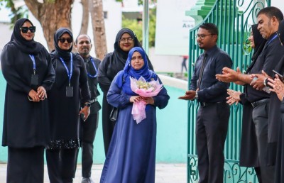 43 އަހަރުގެ ހިދުމަތަށްފަހު ސުލްތާނާ މިސްގެ ވަދާއީ ސަލާން؛ އެންމެން ރޮއްވާލައިފި