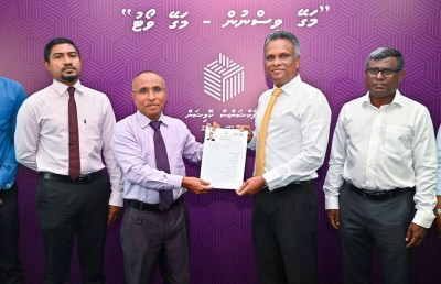 މޭޔަރަކަށް ވާދަކުރައްވަން އާޒިމް ފޯމު ހުށަހަޅުއްވައިފި