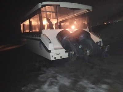 އިންޖީނު ހުއްޓިގެން ލޯންޗެއް ފަރަށް އަރައިފި