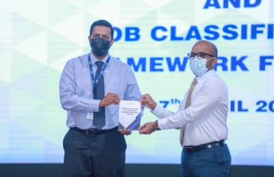 މި ސަރުކާރު ތަފާތީ ތަފާތު ކުރުމެއް ނެތި ކޮރަޕްޝަންގެ މައްސަލަތައް ބަލާތީ: އަމީރު