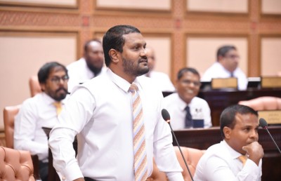 ރައީސް ވަކިކުރުމުގެ މަޝްވަރާއެއް ނުކުރަން، އިސްލާހުގެ ބޭނުމަކީ މަޖިލިސް ކުރިއަށް ގެންދިއުން: ޝިފާއު