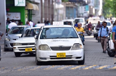 ޑްރައިވަރުން ބޭނުންވަނީ އެއާޕޯޓު ދަތުރަކަށް 100ރ.