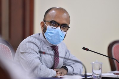 ހާލަތުން އަރައިގަތުމަށް ދަރަނި ނަގައިގެންވެސް މަޝްރޫއުތައް ހިންގަންޖެހޭ: އަމީރު
